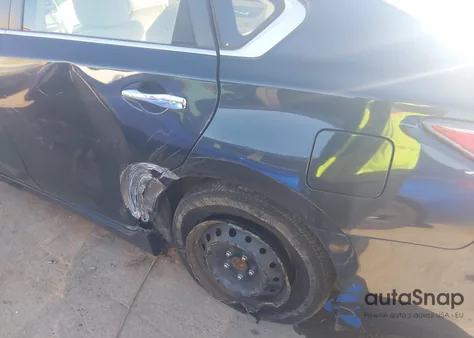 2015 Nissan Altima 2.5 S z USA, uszkodzony, nr VIN 1N4AL3AP1FC452982